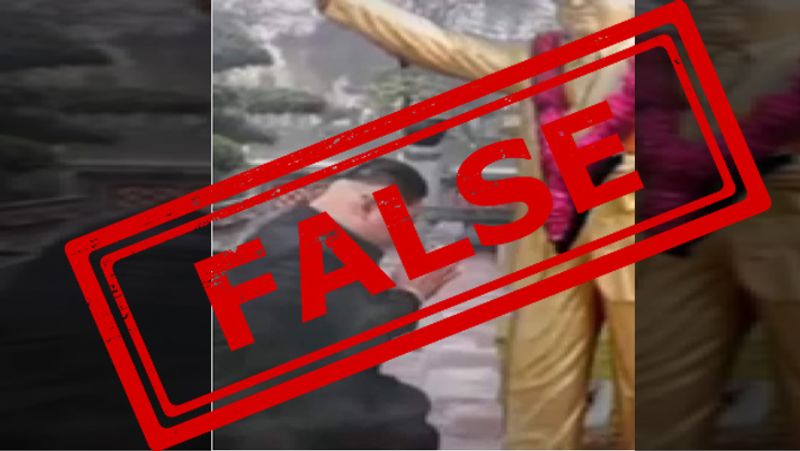 ये निकला नतीजा
दरअसल जिस तस्वीर को सोशल मीडिया पर शेयर किया जा रहा है वह फर्जी है।
