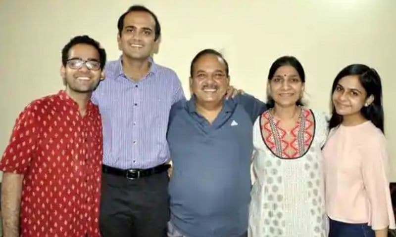 अक्षत ने साल 2012 से यूपीएससी परीक्षा की तैयारी शुरू कर दी थी। सबसे पहले साल उन्होंने कोचिंग ली और पहला अटेम्पट दिया लेकिन उनका चयन प्री में भी नहीं हुआ। इसी प्रकार अक्षत साल दर साल अटेम्पट देते रहे लेकिन सफलता उनसे कोसों दूर थी। तभी चौथे अटेम्पट में मिली असफलता ने उन्हें तोड़ दिया। रिजल्ट आने के बाद हताश अक्षत घर से बाहर हवा बदलने गए तो परिवार ने अनहोनी के डर से रोकना चाहा पर वे नहीं मानें।