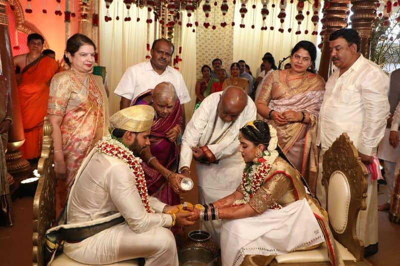 Not necessary to wear masks, did nothing wrong: Kumaraswamy defends son's lockdown wedding