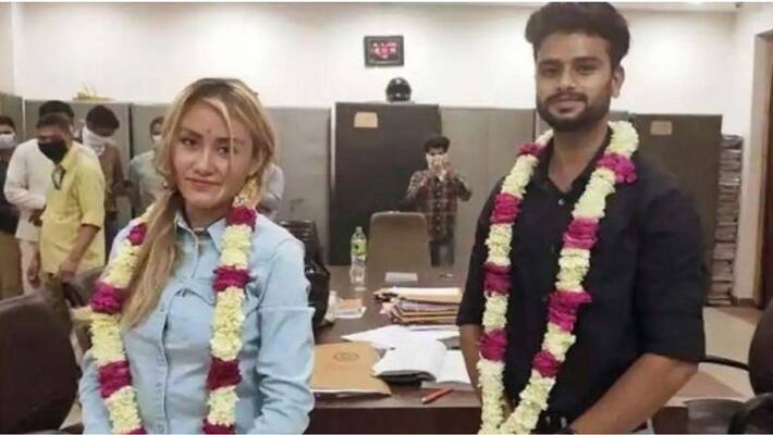 Opened courthouse for two-year-old lovers Opened courthouse for two-year-old lovers
