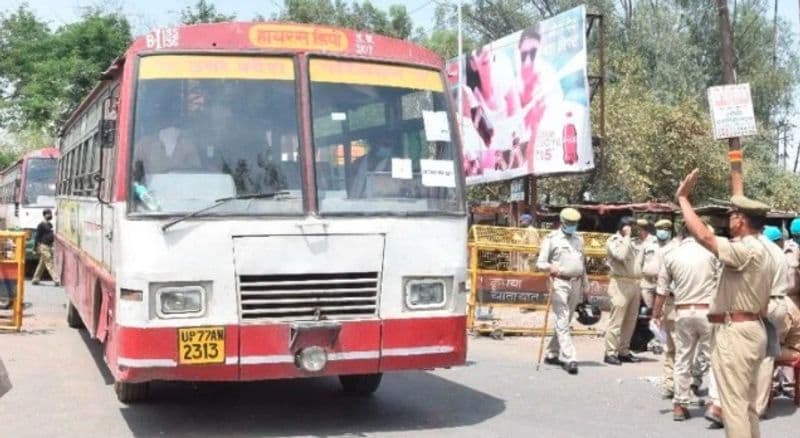 रोडवेज की बसों के जरिए रातोंरात मजदूरों को निकालने के बाद कोटा में योगी के बोल्ड कदम की सोशल मीडिया पर जबरदस्त चर्चा है। ट्विटर पर तो योगी को यूपी के छात्रों का हनुमान तक बताया जा रहा है। हालांकि कई लोग सोशल मीडिया में योगी के इस कदम की आलोचना के साथ कुछ लोग सवाल भी उठा रहे हैं। 