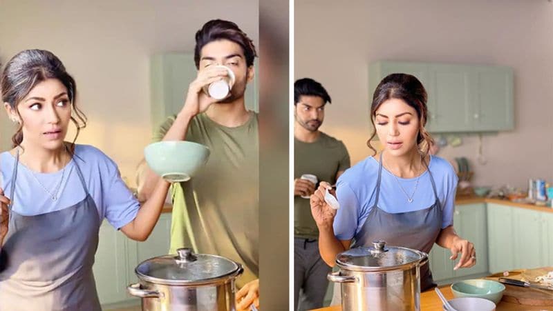 देबीना बनर्जी भी अपने किचिन में एक के बाद एक एक्सपेरीमेंट कर ही रही हैं। हाल ही में एक्ट्रेस ने अपने पति गुरमीत चौधरी के लिए मोतीचूर के लड्डू बनाए थे।