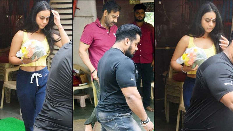 ट्रोल्स का कहना था कि न्यासा को मंदिर में कम से कम सलीके के कपड़े पहनकर जाना चाहिए था। उन्होंने पजामे के साथ जो क्रॉप टॉप पहना है वह मंदिर जैसी जगह के लिए बिल्कुल भी उचित नहीं है।