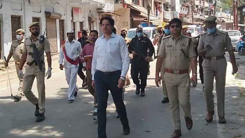 इसके आलावा सीएम योगी ने सूबे के प्रमुख सभी विभागों में कामकाज शुरू करने का निर्णय लिया है। इसके लिए सभी विभागों के विभागाध्यक्षों को निर्देश दिया गया है कि वह केवल उन्ही अधिकारी कर्मचारियों को आफिस बुलाएं जिनसे विभागीय कार्य चल सके।