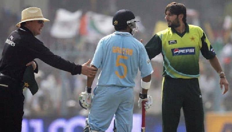 shahid afridi arrogant reply to fan question about his failure in world cup matches against india
