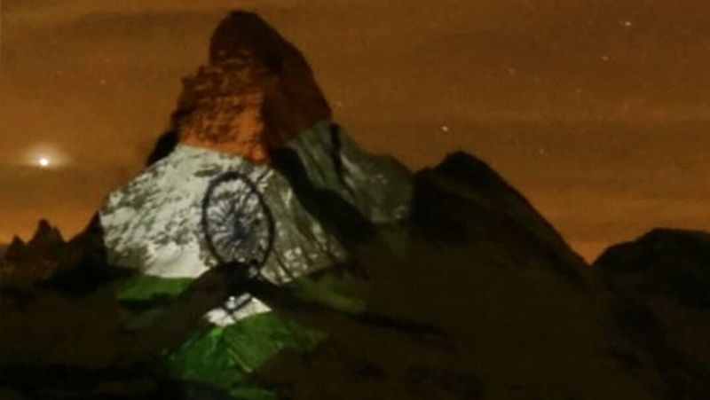 सभी देशों की मदद के लिए भारत ने आगे बढ़ाया हाथ
भारत के लिए इस सम्मान की वजह यह भी है कि संकट की घड़ी में भारत ने एशिया हो या अफ्रीका, यूरोप या अमेरिका हर देश की मदद की है। पीएम मोदी ने तिरंगे के रंग से नहाए पर्वत की तस्वीर खुद रीट्वीट की है और कहा कि दुनिया कोविड19 के खिलाफ एकजुट होकर लड़ रही है। महामारी पर निश्चित रूप से मानवता की जीत होगी।'