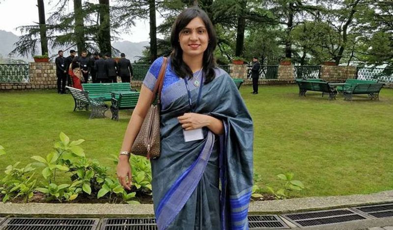हालांकि बिधूड़ी ने साफ कहा कि उन्होंने अधिकारी की कोई शिकायत नहीं की थी। ट्रांसफर होना एक सामान्य प्रशासनिक प्रक्रिया है। घटना के वक्त विधायक अपने निर्वाचन क्षेत्र जा रहे थे।