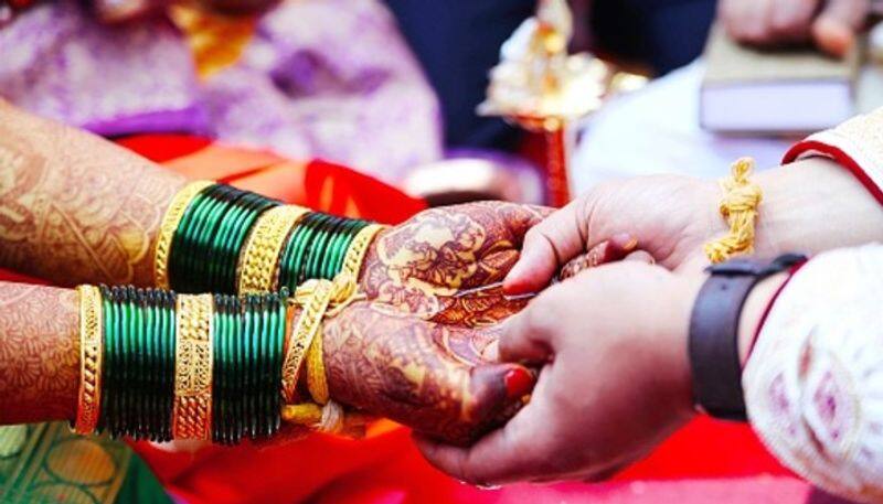 college student married her lover in trichy during lockdown