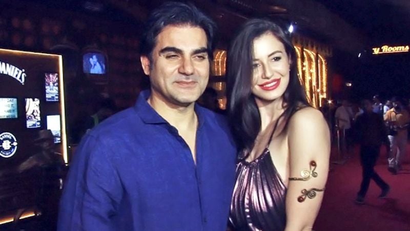 बता दें कि जॉर्जिया इटैलियन मॉडल हैं। उनका होमटाउन मिलान है। इतना ही नहीं वे बेहतरीन डांसर भी हैं। अरबाज ने उन्हें बॉलीवुड में एंट्री लेने में मदद की। वे 2017 में आई फिल्म 'गेस्ट इन लंदन' में एक डांस नंबर कर चुकी हैं। जॉर्जिया मुंबई में अरबाज द्वारा गिफ्ट किए फ्लैट में रहती हैं।