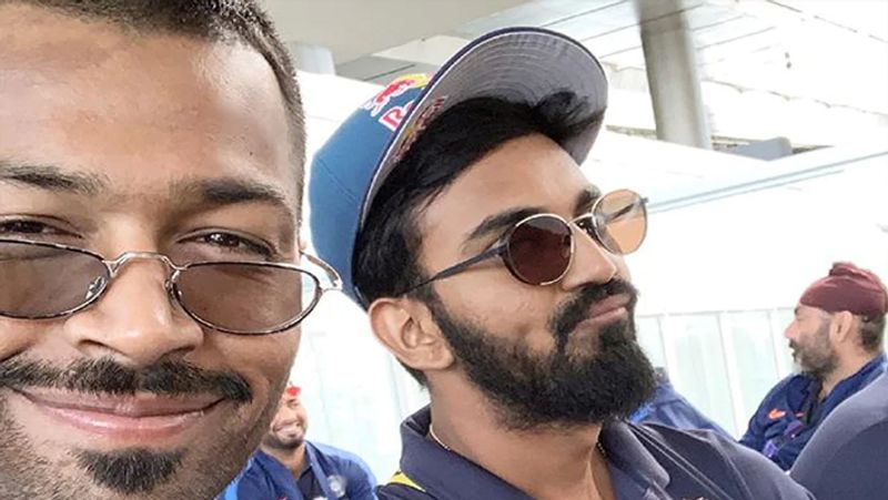 कॉफी विथ करण वाली घटना के बाद दोनों खिलाड़ी काफी आगे आ चुके हैं। 