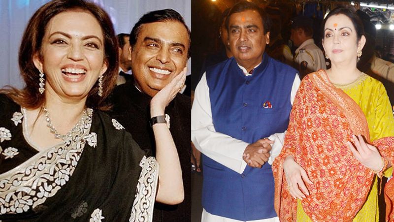 वैसे आपको बता दें कि मुकेश-नीता की शादी अरेंज के साथ लव मैरिज थी। एक मिडल क्लास फैमिली से ताल्लुक रखने वाली नीता जब पहली बार मुकेश से मिलने उनके घर गई थी तो उन्हें देखकर दंग रह गई थी। दरअसल, घर का दरवाजा मुकेश ने ही खोला था। व्हाइट शर्ट और ब्लैक पेंट पहने मुकेश बेहद सिम्पल लग रहे थे, जिसे देखकर नीता अपनी आंखों पर यकीन नहीं कर पाई थी। उन्होंने सोचा था कि एक अमीर आदमी का बेटा इतना सिम्पल भी हो सकता है।