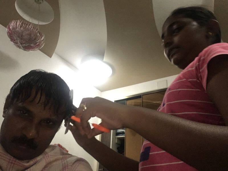 director perarasu daughter cut the hair for her father photo goes viral