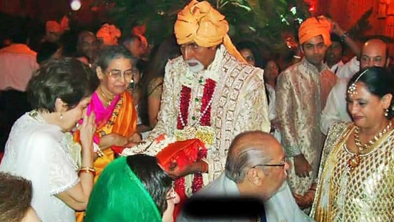 অভিষেক-ঐশ্বর্যা বিয়েতে ভীষণ আসার ইচ্ছে ছিল অনুপ-মৃদুলার। কিন্তু মনের অশান্তির জেরেই সেই বিয়েতে উপস্থিত হতে পারেননি তারা।