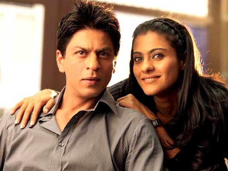 একের পর এক ছবি করে বক্স অফিস মাত করে রেখেছে। আর সেই হিট জুটিকেই দর্শক সবসময়ে পর্দার বাইরেও দেখতে চেয়েছে।