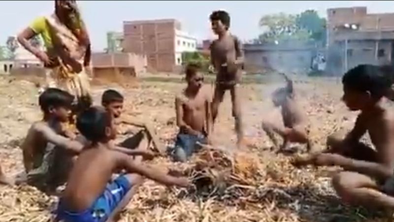 सरकार का दावा सच्चाई यह नहीं
विपक्षी दल के साथ-साथ कई लोगों ने इसे पोस्ट करते हुए बिहार की दुर्दशा पर प्रतिक्रिया दी है। लेकिन वीडियो में जो दिख रहा है, सच्चाई केवल उतनी ही नहीं है। ये लोग सामान्य दिनों में भी मेढक, चूहा आदि पकड़कर खाते हैं। 