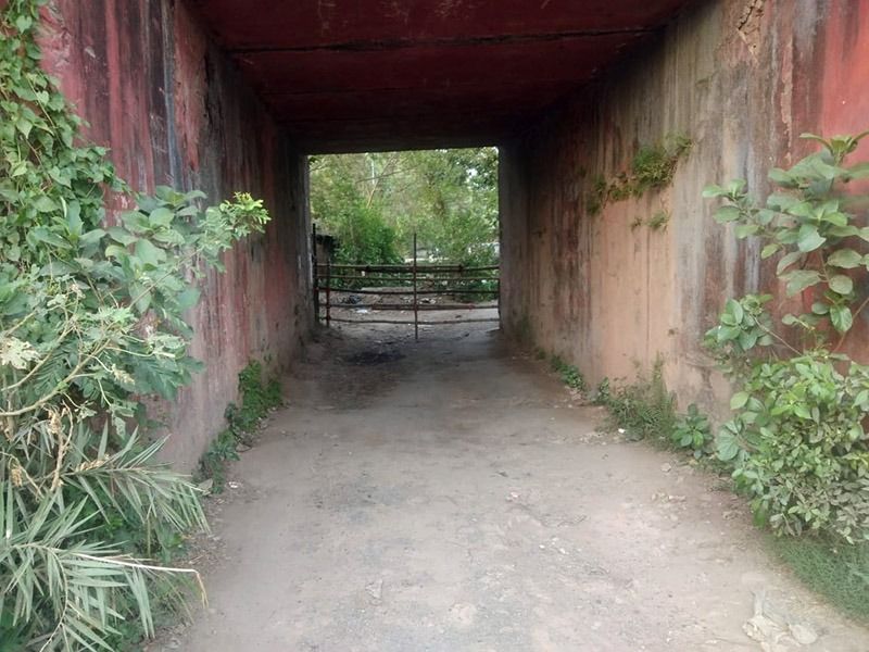 রাজপুর-সোনারপুর পুরসভার ১, ৪, ৬, ২৯, ৩০, ৩১, ৩৩, ৩৪ এই ওয়ার্ডগুলিতে অতিরিক্ত পুলিশ মোতায়ন করা হয়েছে। রাস্তায় বেরিয়ে যথাযথ কারণ না বলতে পারলে পুলিশের তরফে নেওয়া হতে পারে কঠোরতম পদক্ষেপ ।
