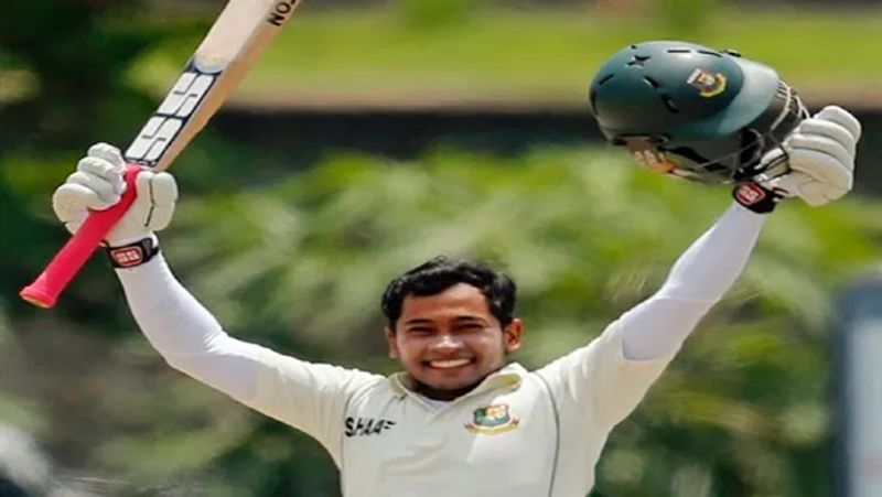 उन्होंने इस बल्ले से 2013 में श्रीलंका के खिलाफ अपना पहला टेस्ट दोहरा शतक बनाया था।

