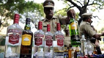man climbs on unipole hoarding demanding liquor in bareilly kpt man climbs on unipole hoarding demanding liquor in bareilly kpt