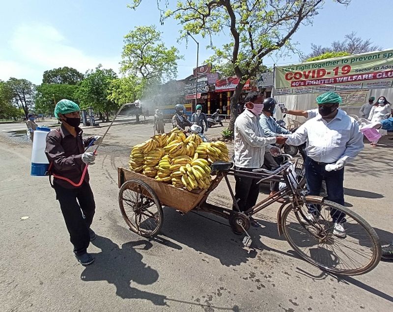 तमिलनाडु में कोरोना से 17 मौत
तमिलनाडु के स्वास्थ्य मंत्री डॉक्टर सी विजयभास्कर ने कहा, आज 43 नए कोरोना पॉजिटिव मामले और 2 मौतें दर्ज की गई। तमिलनाडु में कुल पॉजिटिव केस 1520 हो गए हैं। राज्य में अब तक कुल 17 मौतें हुई हैं।