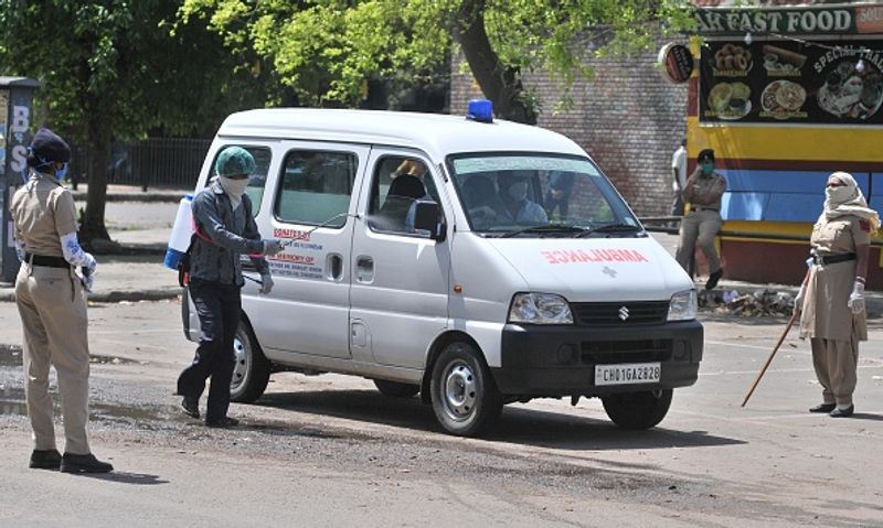 केरल में कोरोना के 408 केस
केरल के मुख्यमंत्री पिनारयी विजयन ने कहा, केरल में कन्नूर से 6 नए कोरोना के मामले सामने आए, जिनमें से 5 का विदेश यात्रा का इतिहास है। राज्य में अब तक कुल 408 मामले मिले हैं, जिनमें 114 सक्रिय मामले शामिल हैं। 