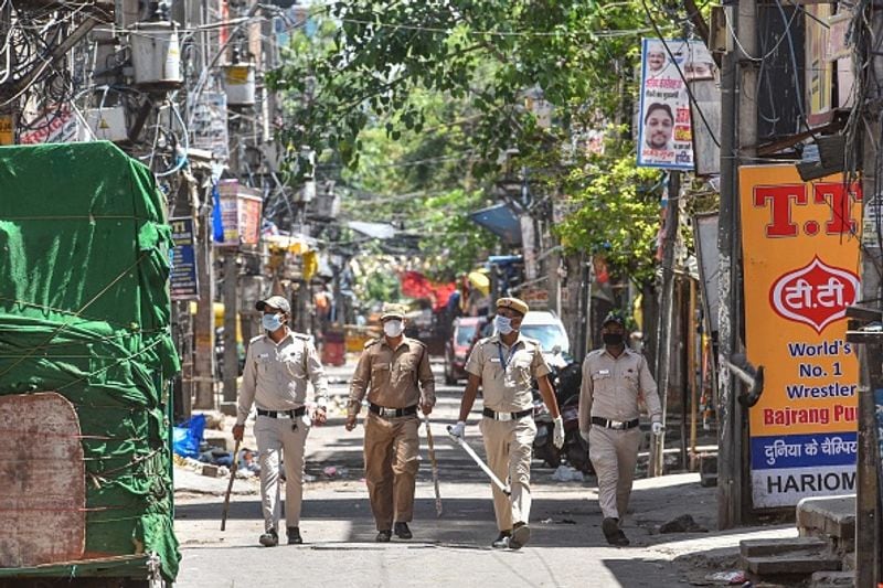 कर्नाटक में कोरोना के 408 केस
कर्नाटक के स्वास्थ्य विभाग ने बताया कि कर्नाटक में कोरोना मामलों की संख्या बढ़कर 408 हो गई, जिसमें 16 मौतें हुई हैं और 112 लोगों को ठीक होने के बाद छुट्टी दी गई है। पिछले 24 घंटों में 18 नए मामले सामने आए हैं।