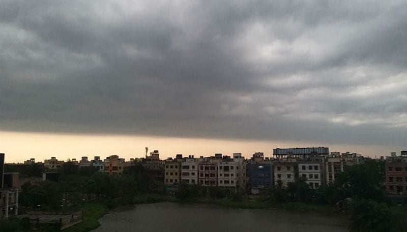 বুধবার কলকাতায় ঝড়ের গতিবেগ হবে ১৩০ কিলোমিটার প্রতিঘণ্টায়। এমনই পূর্বাভাস মিলল আলিপুর আবহাওয়া দফতর থেকে।