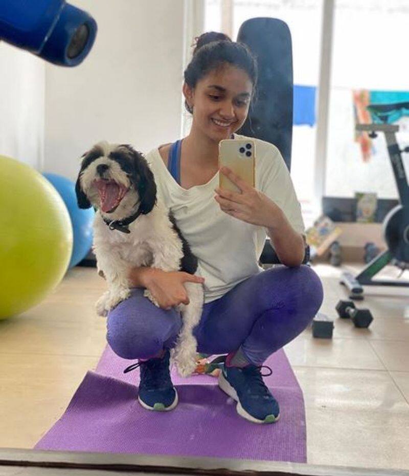 actress keerthi suresh janta curfew spend with his dog and new look photo goes viral