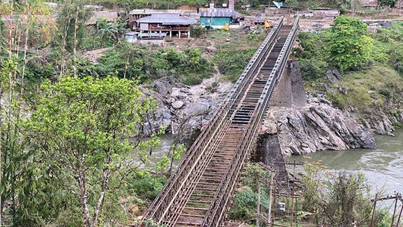यह पुल पूरे अरुणाचल प्रदेश को दो मुख्य मार्गों लीकाबली-बसर-बामे-दापोरिजो और ईंटानगर-जीरो-रागा-दापोरिजो को जोड़ता था।