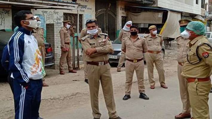 Violators of coronavirus lockdown made to do sit-ups by Police in Pune Violators of coronavirus lockdown made to do sit-ups by Police in Pune
