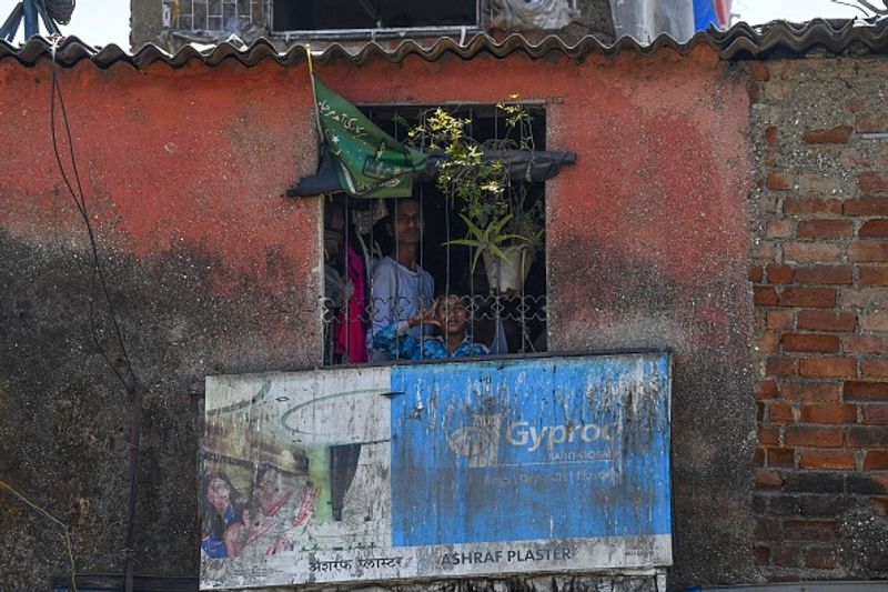 सोशल डिस्टेंसिंग का पालन करवाने के लिए यहां पर बीएमसी को आर्टिफिशियल शौचालय की यहां बड़े पैमाने पर व्यवस्था करनी होगी।