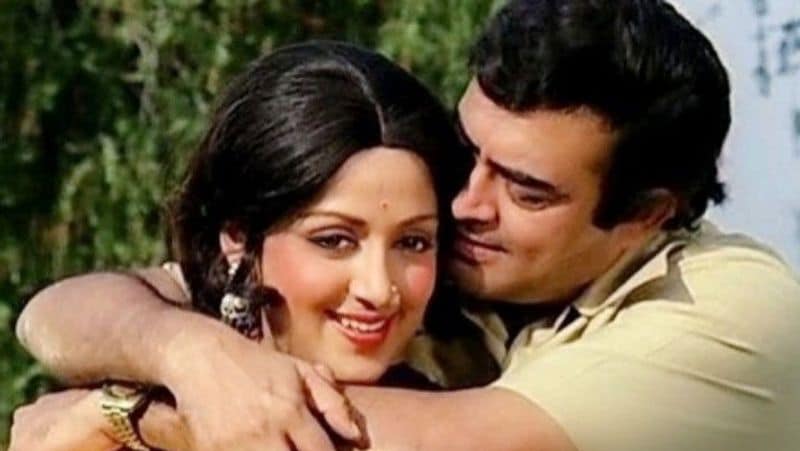 दरअसल, संजीव कुमार, हेमा को चाहते थे और रिश्ता लेकर उनकी मां के पास गए थे। लेकिन हेमा की मां ने ये कहकर मना कर दिया था कि वे बेटी की शादी सेम कास्ट में ही करेंगे और उन्होंने लड़का ढूंढ लिया है।
