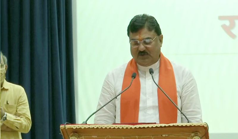 2. कमल पटेल भी शिवराज कैबिनेट के पुराने सदस्य और हरदा से बीजेपी के वरिष्ठ विधायक हैं। कमल पटेल संघ और कैलाश विजयवर्गीय के करीबी माने जाते हैं। चुनाव आयोग के अनुसार, वह 6.43 करोड़ संपत्ति के मालिक हैं।