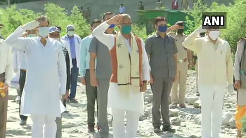 13 मार्च को एम्स में भर्ती कराया गया था। लेकिन मल्टीपल ऑर्गन फेल होने से रविवार देर रात हालत ज्यादा बिगड़ गई। जिसके बाद सोमवार को उन्होंने हॉस्पिटल में दम तोड़ दिया।