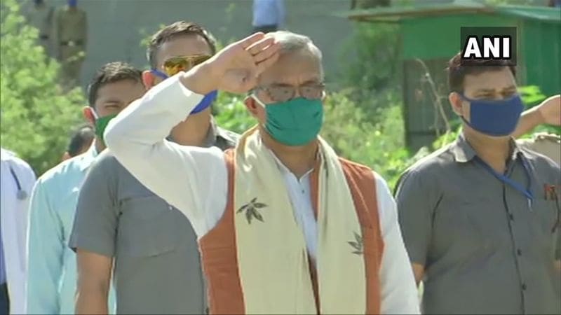 उत्तर प्रदेश के मुख्यमंत्री योगी आदित्यनाथ के पिता आनंद सिंह बिष्ट के अंतिम संस्कार में पहुंचे मुख्यमंत्री त्रिवेंद्र सिंह रावत में उन्हें श्रद्धांजलि अर्पित की। मुख्यमंत्री त्रिवेंद्र सिंह रावत ने कहा कि आनंद सिंह बिष्ट का योगदान हमेशा याद किया जाएगा।