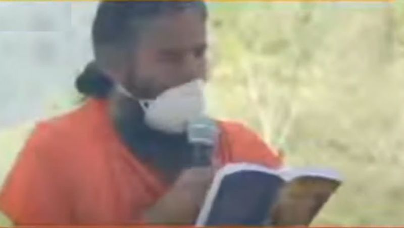 योग गुरु स्वामी रामदेव ने सीएम योगी के पिता के अंतिम संस्कार के विधि विधान को पढ़ा। जिसके बाद योगी के बड़े भाई मानेंद्र सिंह बिष्ट ने मुखाग्नि दी।