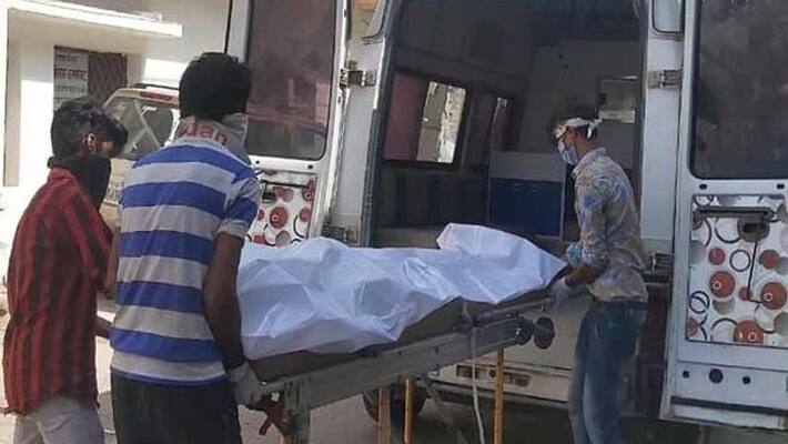maharashtra pune coronavirus covid 19 lockdown son painful story after father death kpr maharashtra pune coronavirus covid 19 lockdown son painful story after father death kpr
