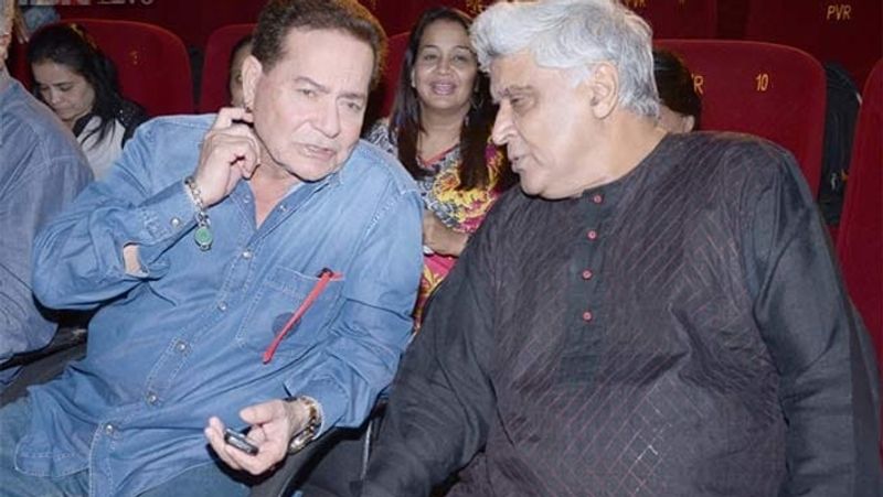 इसके बाद सलीम गाड़ी की चाबी उठाते हैं और आगे बढ़ जाते हैं। पीछे-पीछे जावेद भी जाते हैं। वह जावेद अख्तर को चले जाने के लिए कहते हैं और गाड़ी स्टार्ट कर वापस अपने घर आ जाते हैं। घर आते हैं। नहाते हैं और कुछ देर चुपचाप बैठे रहते हैं। सलीम खान जावेद अख्तर वाली बात का जिक्र घर में किसी से नहीं करते हैं।