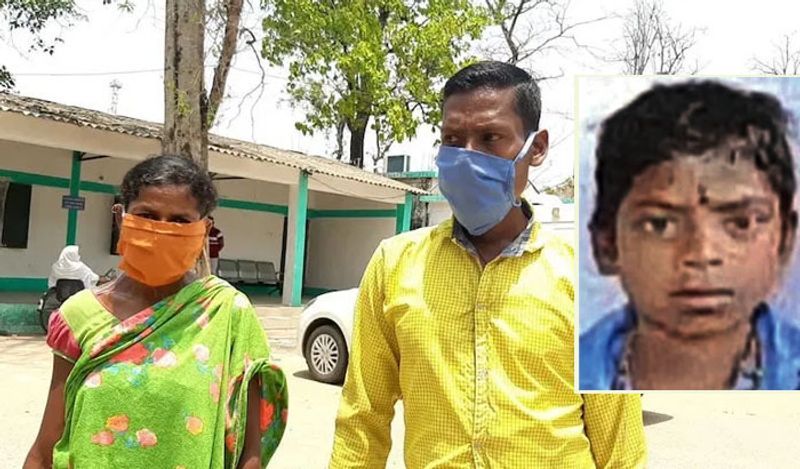 यह मामला छत्तीसगढ़ के बीजापुर से जुड़ा हुआ है। एक गरीब और लाचार परिवार को लॉकडाउन की कीमत अपनी इकलौती 12 साल की बेटी को खोकर चुकाना पड़ी। यह मजदूर बच्ची तेलंगाना के पेरूर गांव से पैदल अपने गांव के लिए निकली थी। बच्ची बीजापुर जिले के आदेड़ गांव की रहने वाली थी। लॉकडाउन में काम-धंधा बंद हो जाने पर यह बच्ची गांव के ही 11 दूसरे अन्य लोगों के साथ घर को लौट रही थी। ये लोग 3 दिनों में करीब 100 किमी चल चुके थे। इस दौरान बच्ची ने कई बार कहा कि उसका पेट दु:ख रहा है। साथ चल रहे लोगों ने सोचा कि पैदल चलने से ऐसा हो रहा होगा। वे बच्ची को दिलासा देते रहे..कभी प्यार से हाथ फेरते रहे और कहते रहे कि बस घर आने ही वाला है। सचमुच घर नजदीक आ चुका था। लेकिन घर से 14 किमी पहले बच्ची ऐसी गिरी कि फिर उठ न सकी। 