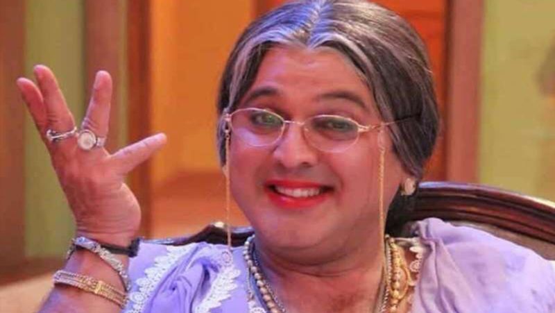अली ने फोटो पर कैप्शन लिखा- "लॉकडाउन से अब तक इतनी ही बॉडी बना पाया, क्या मुझे अपना वर्कआउट जारी रखना चाहिए।" अली की फोटो देख एक शख्स ने कमेंट किया- ऐसा मजाक शो में ही अच्छा लगता है, यहां पर नहीं। एक ने कमेंट किया- थोड़ी और मेहनत करो अभी फोटो ठीक से एडिट नहीं हुई। एक अन्य ने कमेंट किया- हां जारी रखो एडिटिंग में। एक ने लिखा- खराब फोटाशॉप। इसी तरह अन्य ने भी कमेंट्स किए। 