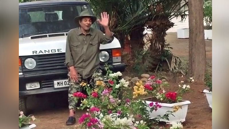 एक इंटरव्यू के दौरान धर्मेंद्र ने कहा था, "मैं जाट हूं और जाट जमीन और अपने खेतों से प्यार करता है। मेरा ज्यादातर समय लोनावाला स्थित अपने फार्म हाउस पर ही बीतता है। हमारा फोकस ऑर्गेनिक खेती पर है, हम चावल उगाते हैं। फार्म हाउस पर मेरी कुछ भैंसें भी हैं।"