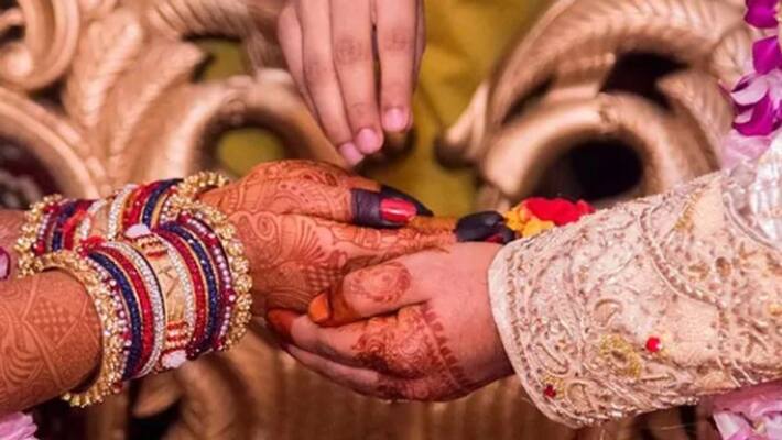 groom in Mumbai bride in Bareilly priest In Raipur a digital wedding amid lockdown groom in Mumbai bride in Bareilly priest In Raipur a digital wedding amid lockdown