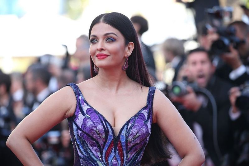 The actress stays away from consuming alcohol and smoking, as it makes skin often break out in acne