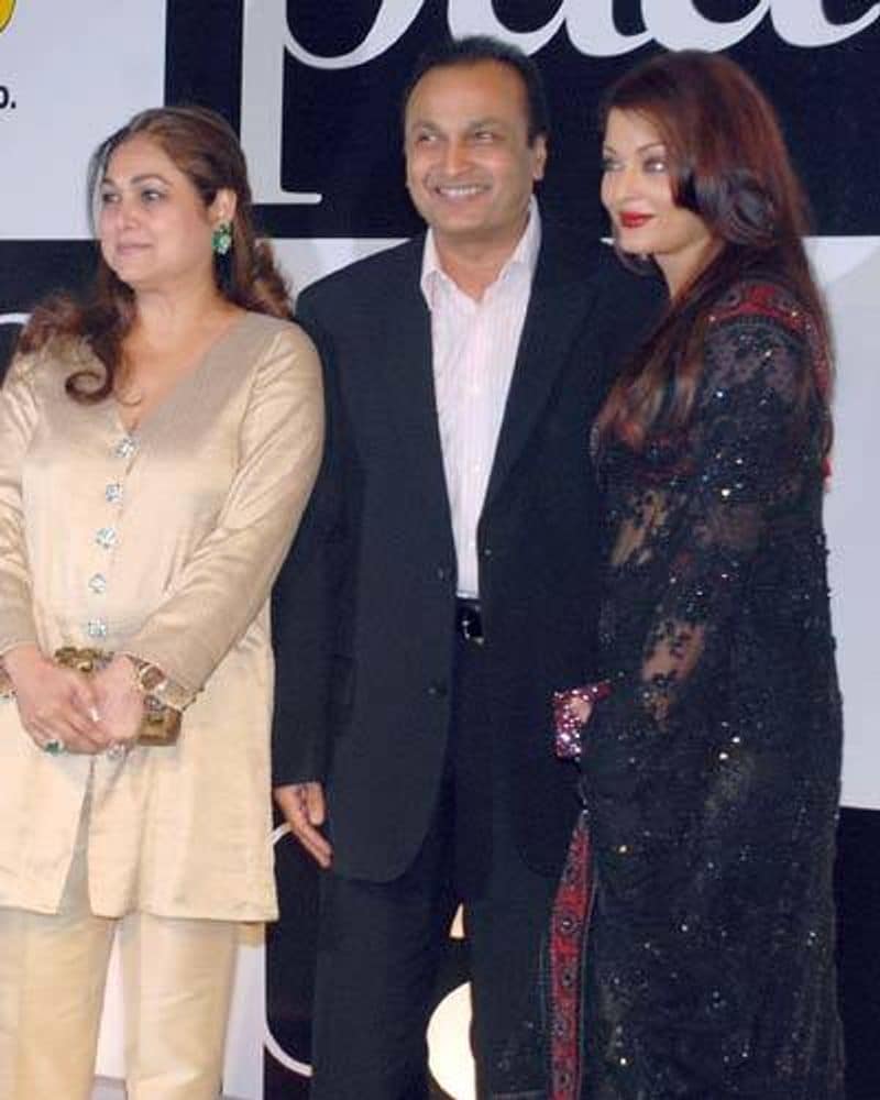 Suddenly, a piece of news came to light about Aishwariya's link-up with married man Anil Ambani.