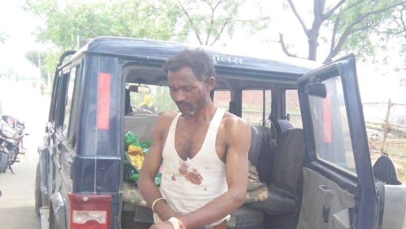 मां की हत्या करने के बाद शव को अपने कमरे के अंदर ही गड्ढा खोदकर दफना दिया। इसके बाद मौके से फरार हो गया। 