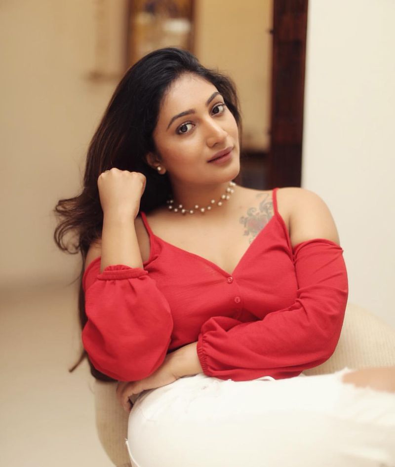 Actress Bommu Lakshmi photo Gallery