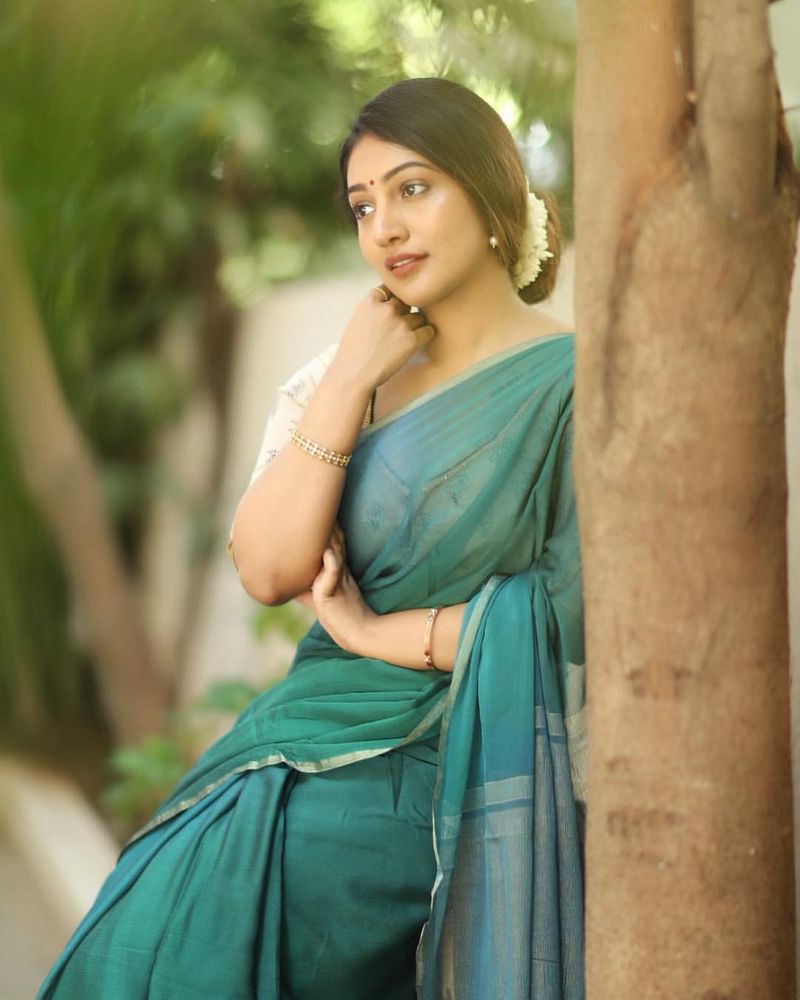 Actress Bommu Lakshmi photo Gallery