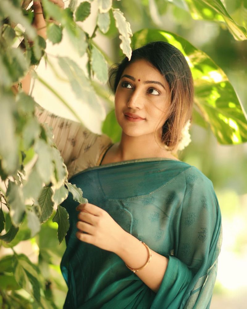 Actress Bommu Lakshmi photo Gallery