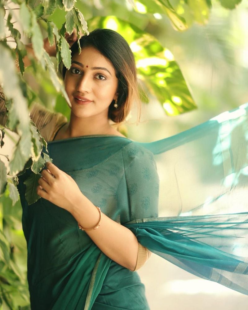 Actress Bommu Lakshmi photo Gallery