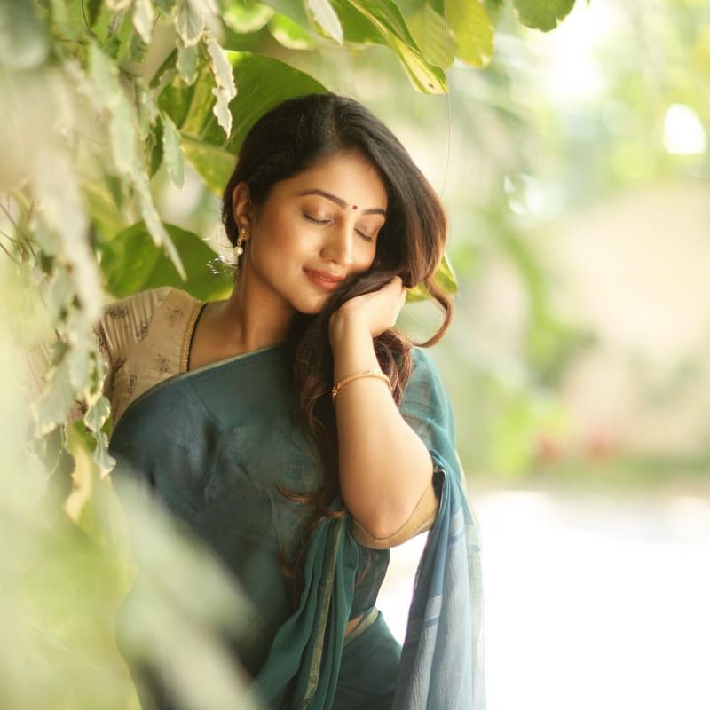 Actress Bommu Lakshmi photo Gallery
