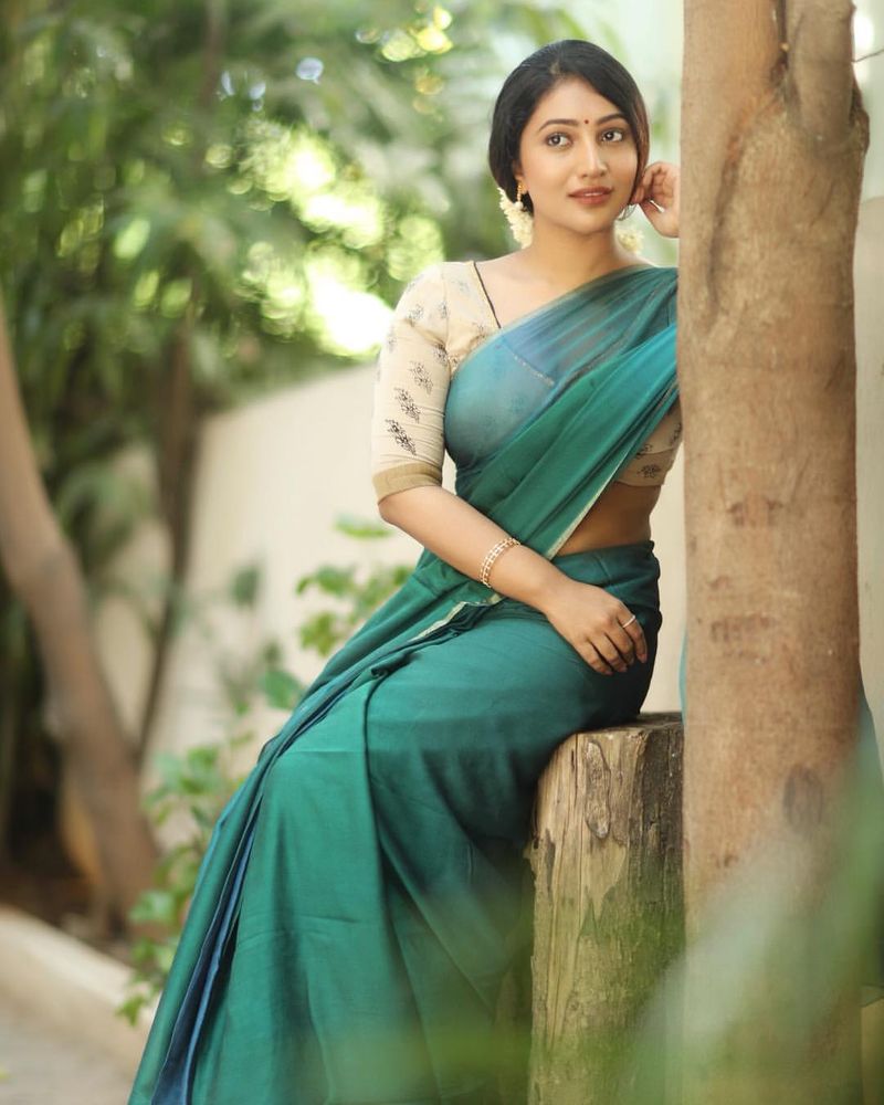 Actress Bommu Lakshmi photo Gallery